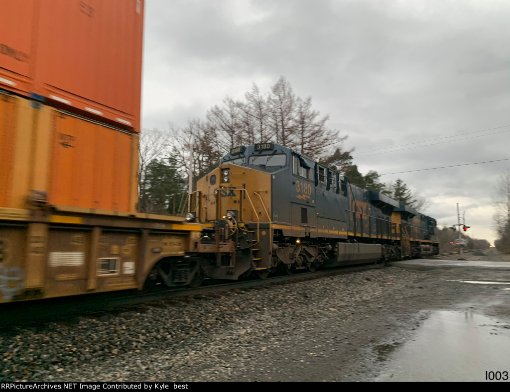 CSX 3180 on I003 